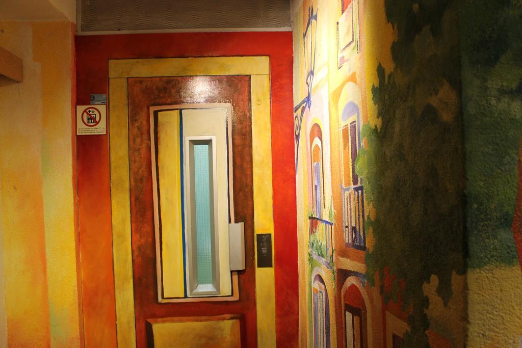 Apartaments Ciutat Vella Barcelona Exterior photo