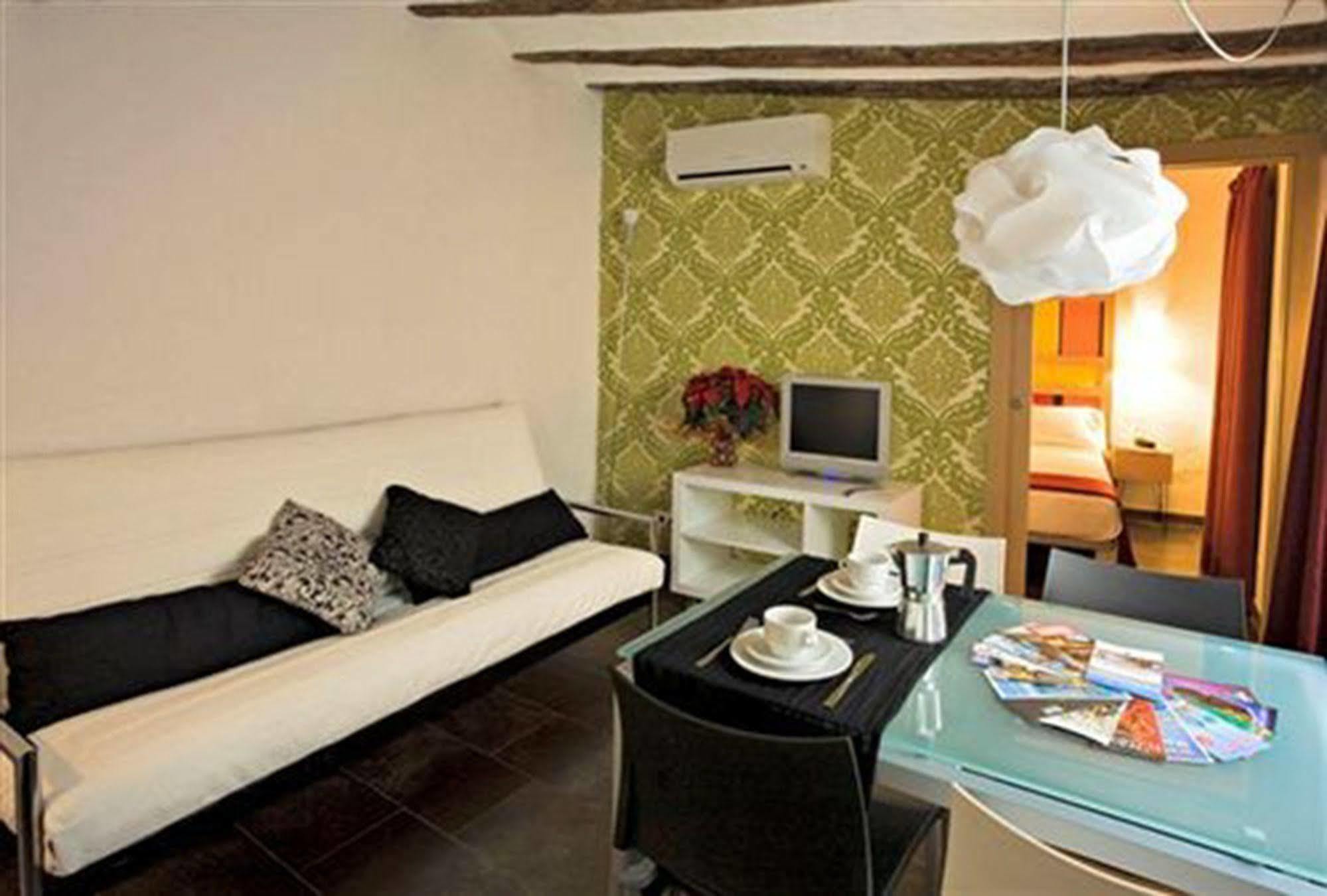 Apartaments Ciutat Vella Barcelona Exterior photo